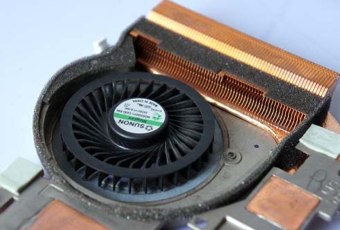 清理筆記本散熱風(fēng)扇時需要注意的操作